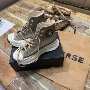 Converse Women's High-Top Sneakers - new size 6 women